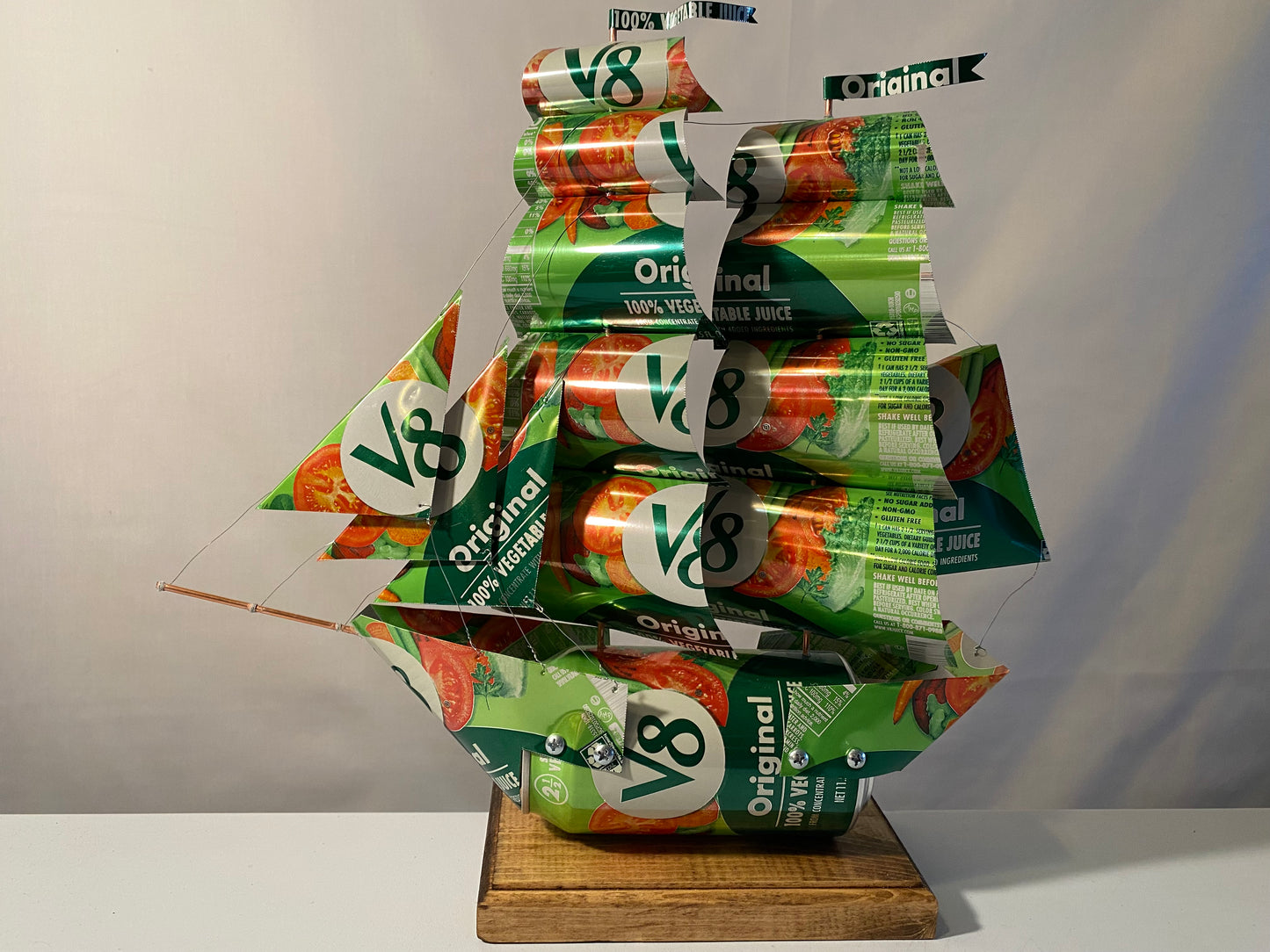 V8 Original Can Boat