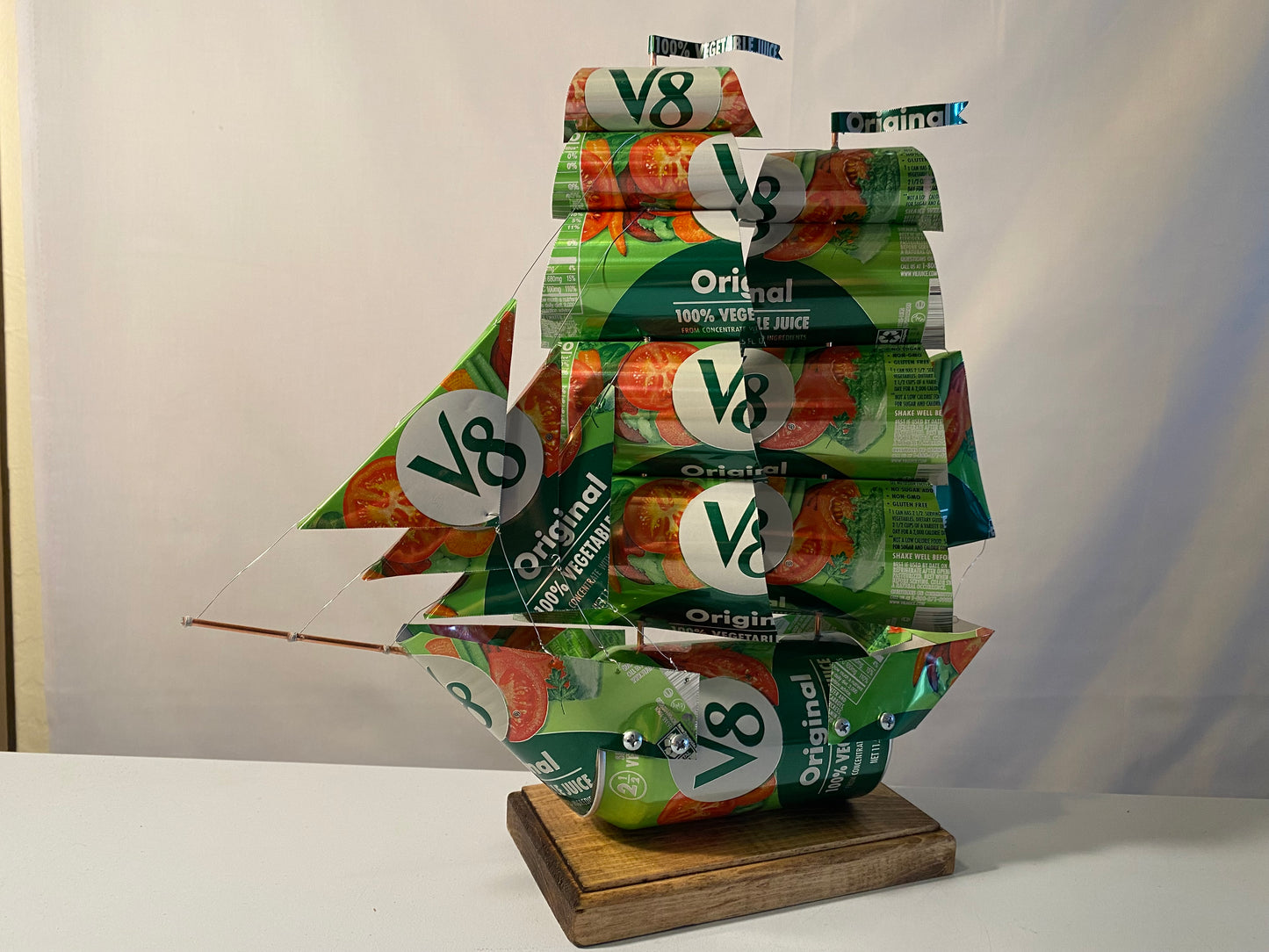 V8 Original Can Boat