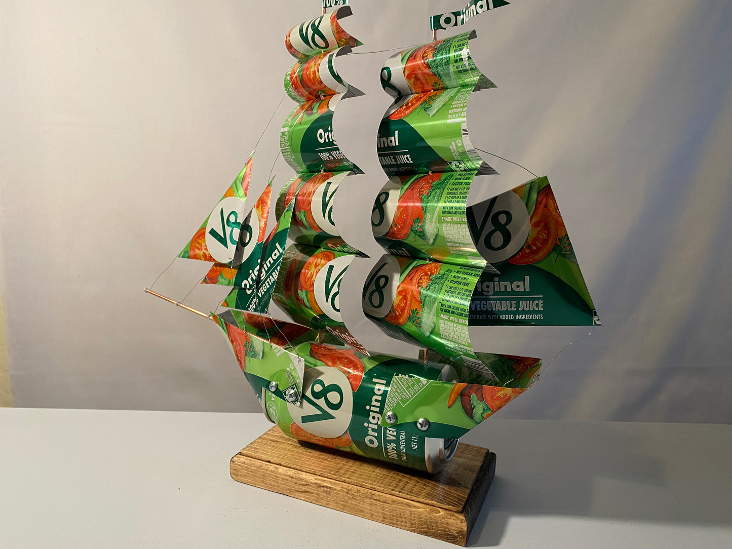 V8 Original Can Boat